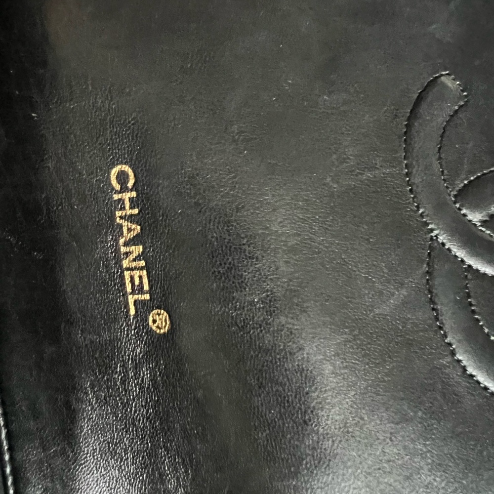 Chanel bag in good condition- 100% Authentic - Picture 2 of 14